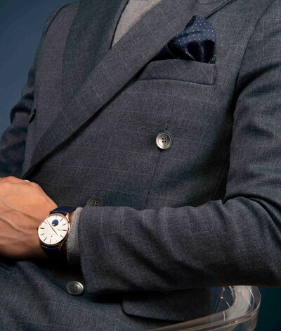 エリート：タイムレスなデザインにこだわる男性に贈る時計